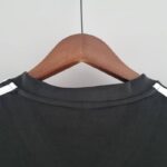 Camiseta Real Madrid entrenamiento 2022-2023 negro-morado dorso del cuello