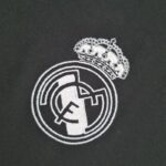 Camiseta Real Madrid entrenamiento 2022-2023 negro-morado escudo