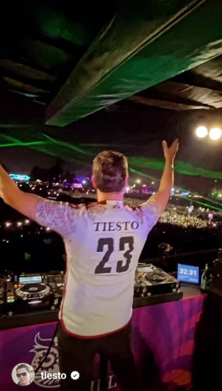 Dj Tiesto con la segunda camiseta de mexico 