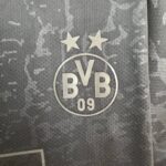 Camiseta Borussia Dortmund edición especial 2022-2023 escudo