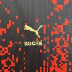 Camiseta del AC Milan x Koché cuarta equipación 2022-2023 logo 1