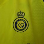 camiseta al nassr mujer escudo