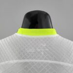 camiseta Tottenham 2022 cuello anterior