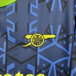camiseta arsenal 2024 azul logo 2