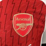 camiseta arsenal 2024 escudo