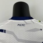 camiseta manchester city 2024 cuello anterior