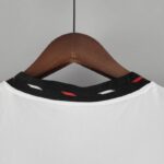 camiseta manchester united 2022 cuello anterior