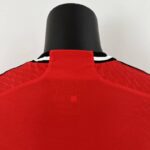 camiseta manchester united 2024 cuello anterior