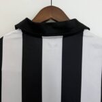 camiseta newcastle 2024 cuello anterior