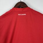 camiseta roja real madrid 2011 cuello anterior