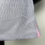 camiseta Tottenham 2024 lateral bajo