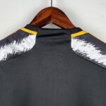 camiseta juentus 2024 cuello anterior