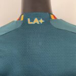 camiseta la galaxy 2024 cuello anterior