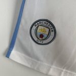 pantalón corto manchester city 2024 escudo