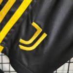 camiseta 2024 juventus y pantalon corto escudo