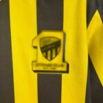 camiseta al-Ittihad benzema 2024 escudo