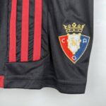 camiseta osasuna niño 2024 escudo pantalon corto