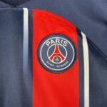 equipación psg 2024 escudo 1