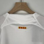 camiseta fc barcelona niño 2024 blanca cuello anterior