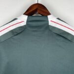 camiseta manchester united 2024 cuello anterior