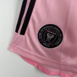 pantalón corto inter miami rosa escudo