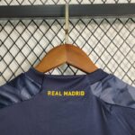 camiseta segunda real madrid cuello anterior