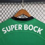 camiseta sporting de lisboa 2024 cuello anterior