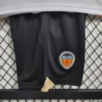 camiseta valencia blanca y pantalon corto