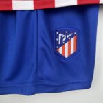 equipacion atletico de madrid pantalon corto escudo