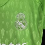 equipacion portero real madrid escudo-2
