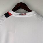 segunda equipacion ac milan cuello anterior