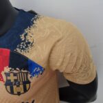camiseta edicion especial barcelona hombro