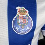 camiseta futbol oporto escudo