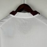 segunda equipacion manchester city 2024 cuello anterior