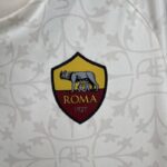 segunda equipacion roma escudo