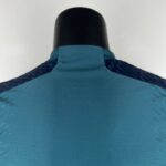 tercera equipacion arsenal 2024 cuello anterior