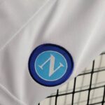 camiseta del napoli 2023 2024 y el escudo del pantalon corto