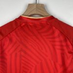 camiseta roja sevilla fc cuello anterior