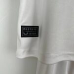 sevilla-camiseta-2024-etiqueta-del-logo-768x768