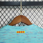 tercera equipación barcelona cuello anterior