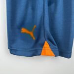 valencia camiseta azul y pantalon corto