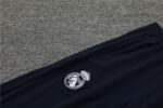 escudo pantalon chandal real madrid 2024