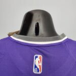 camiseta kings morada cuello anterior logo nba