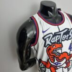 camiseta raptors blanca diseño lateral con bordes azules y rojojs