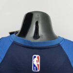 camiseta timberwolves azul cuello anterior con borde celeste y logo nba