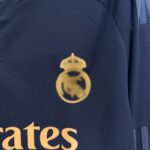 camiseta real madrid manga larga escudo