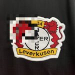 segunda equipacion leverkusen 2024 escudo