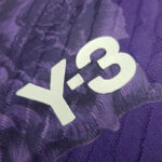 camiseta morada real madrid logo