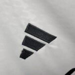 camiseta real madrid 2025 logo