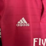 real madrid camiseta rosa logo